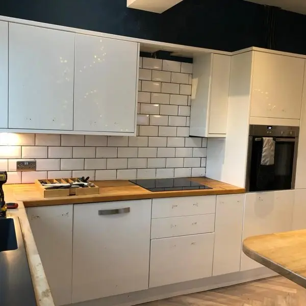 White gloss kitchen before renovation
